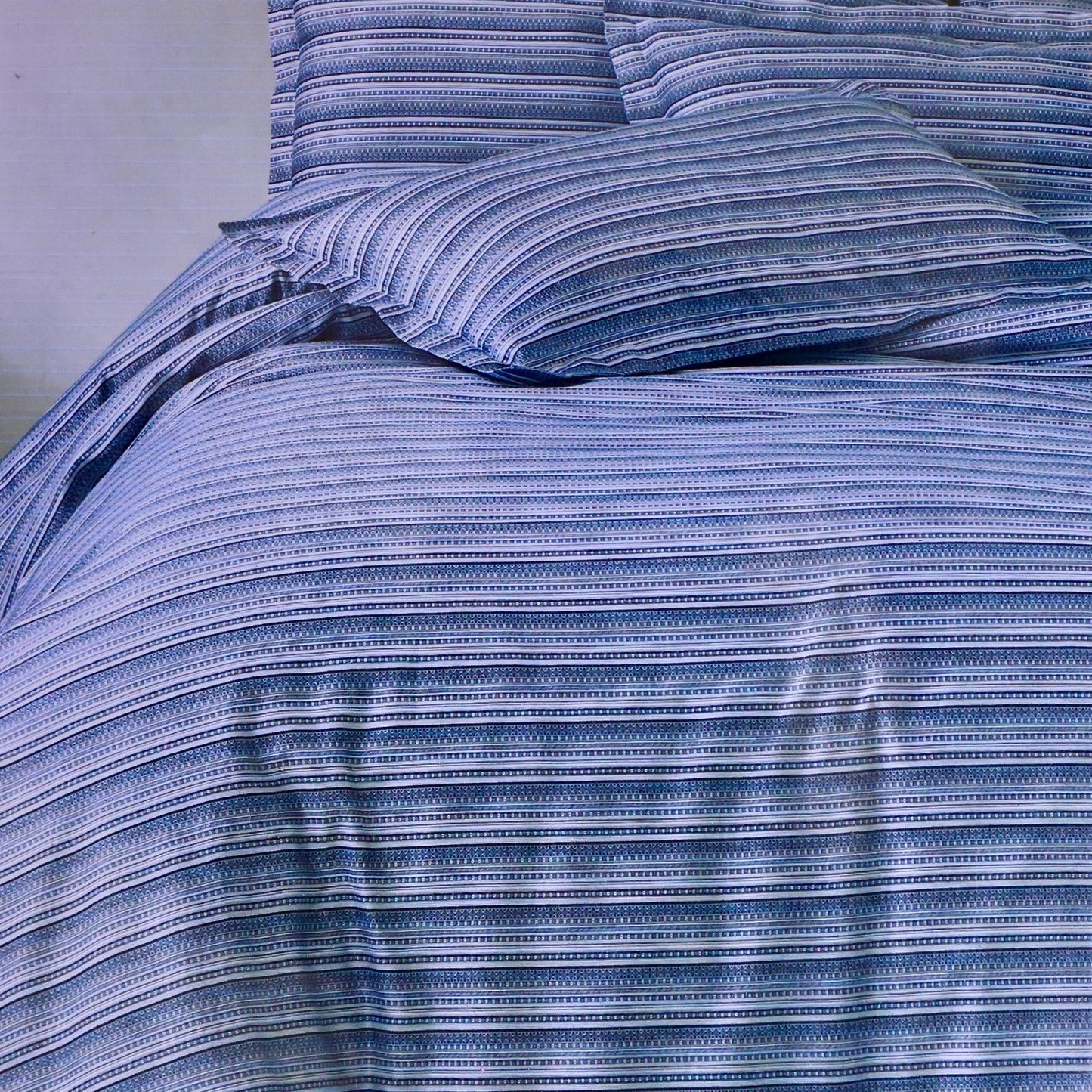 Blue Horizon – Classic Striped Bedsheet Set