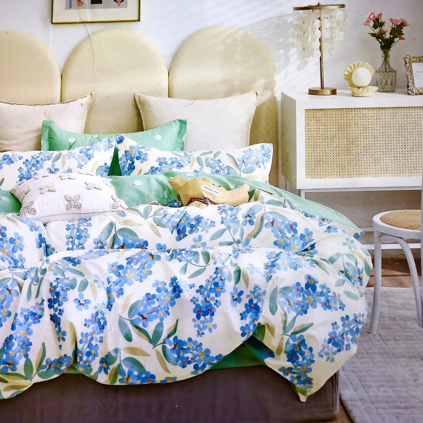 Serene Floral Bliss – Blue & Green Elegant Bedsheet(Comforter) Set